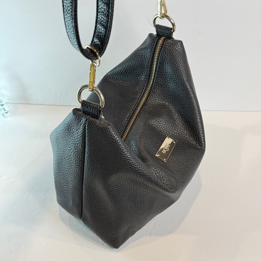 Chic BCBG Paris Pebbled Faux Leather Shoulder Bag – Classic Black Elegance ✨